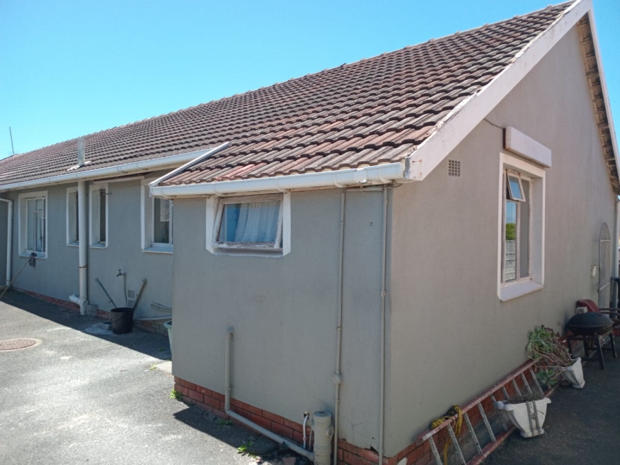  Bedroom Property for Sale in Strandfontein Village Western Cape